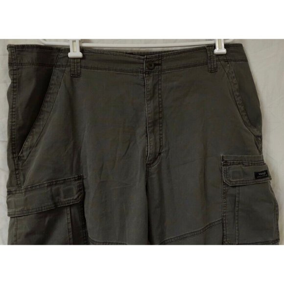 WRANGLER Mens 40 Green Relaxed Fit Stretch Hike Fish Cargo Shorts 10" Inseam - Picture 4 of 12
